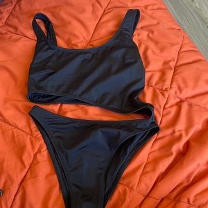 SUPER CUTE BLACK ASYMMETRICAL BODYSUIT KINI